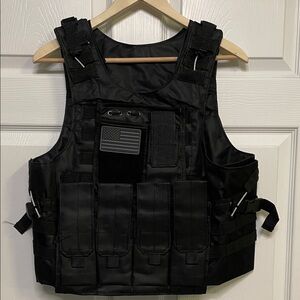 Tactical Adjustable Airsoft Black Vest NWOT